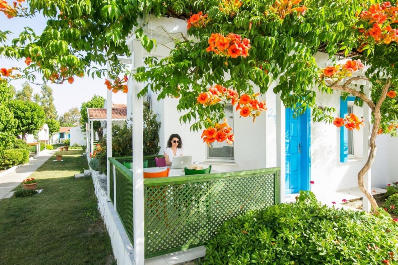 Hotel Teos Ormanci Tatil Koyu à Seferihisar Extérieur photo